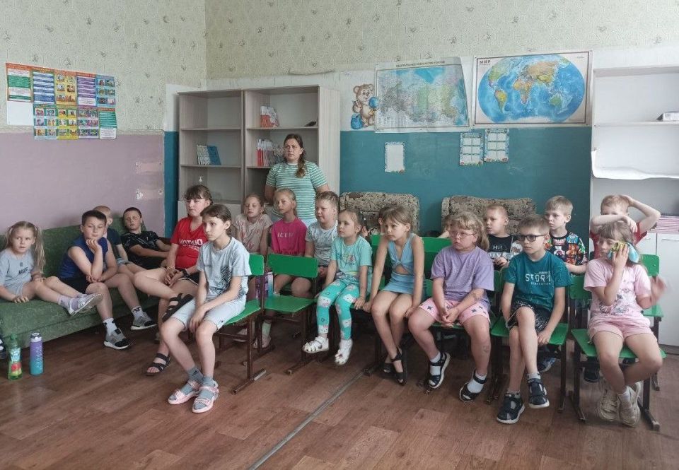 20 июня для детей пришкольного лагеря ГБОУ «СШ №4 г.о. Харцызск» библиотекари ЦГДБ в рамках фестиваля книги и чтения «Читающая Республика» провели исторический реквием «Мы помним вас живыми» 20 июня для детей пришкольного лагеря ГБОУ «СШ №4 г.о. Харцызск» библиотекари ЦГДБ в рамках фестиваля книги и чтения «Читающая Республика» провели исторический реквием «Мы помним вас живыми»