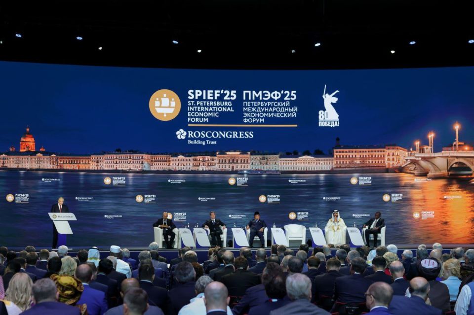 Денис Пушилин: Обновим парк коммунальной и сельскохозяйственной техники, в этом году восстановим работу 10 крупных предприятий, договорились об увеличении федеральной поддержки Республики Денис Пушилин: Обновим парк коммунальной и сельскохозяйственной техники, в этом году восстановим работу 10 крупных предприятий, договорились об увеличении федеральной поддержки Республики