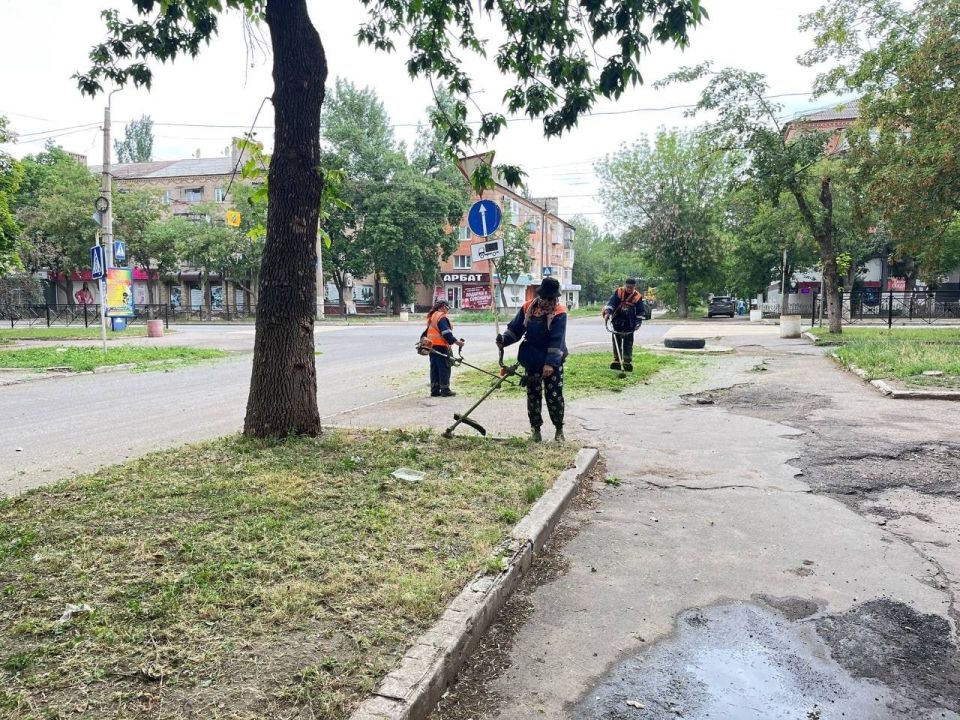 МУП «Простор» ежедневно выполняет все необходимые работы по содержанию городских улиц МУП «Простор» ежедневно выполняет все необходимые работы по содержанию городских улиц