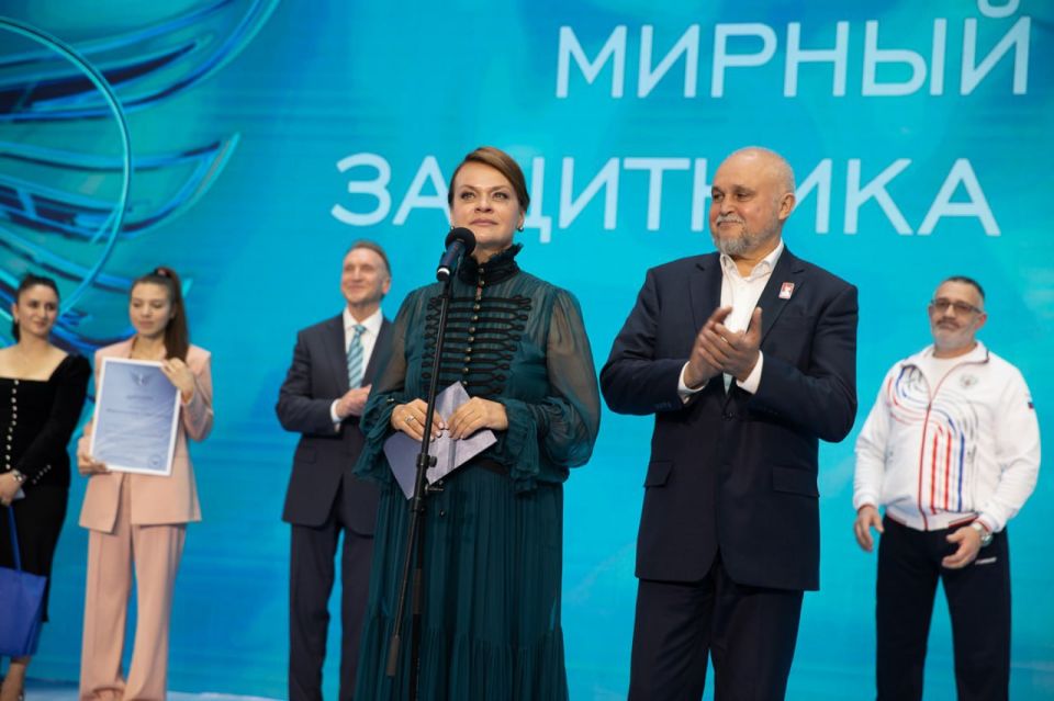 Жительница ДНР стала призером конкурса дизайна адаптивной одежды «На крыльях» Жительница ДНР стала призером конкурса дизайна адаптивной одежды «На крыльях»