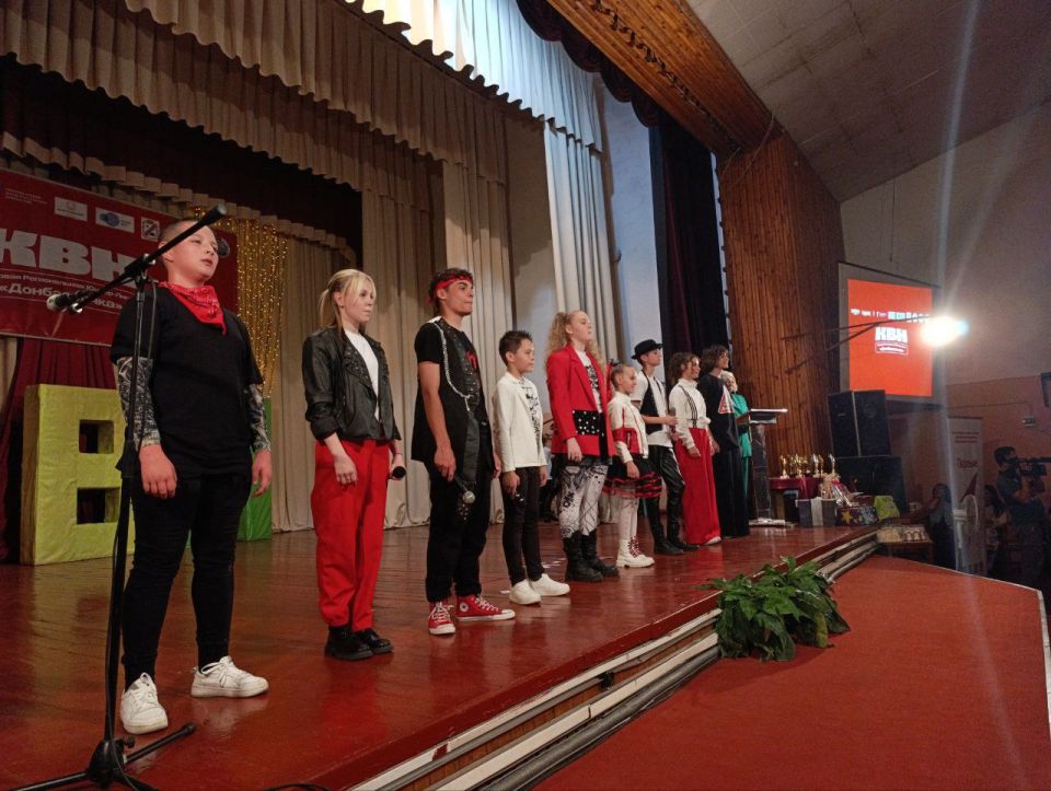 В Снежном прошел финал Первой Юниор-Лиги КВН "Донбассочка" В Снежном прошел финал Первой Юниор-Лиги КВН "Донбассочка"