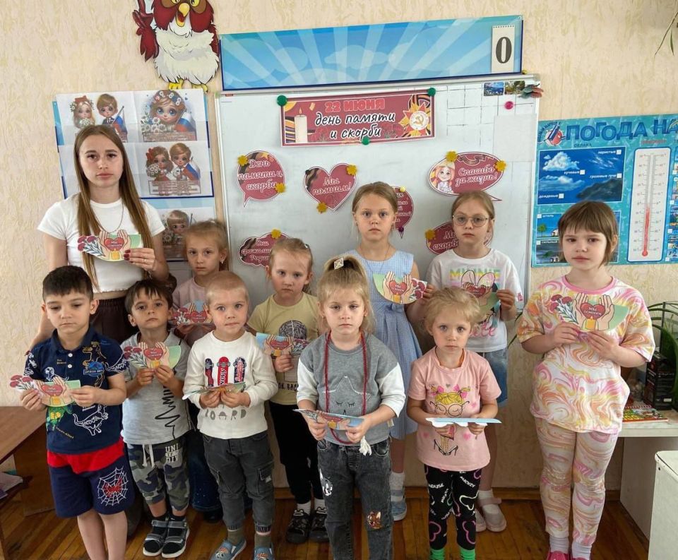22 июня. Эту скорбную дату мы отмечаем как День памяти, День гордости и скорби о тех, через чьи жизни прошла жестокая война, о тех, кто не пожалев жизни, не вернулся с кровавых полей сражений 22 июня. Эту скорбную дату мы отмечаем как День памяти, День гордости и скорби о тех, через чьи жизни прошла жестокая война, о тех, кто не пожалев жизни, не вернулся с кровавых полей сражений