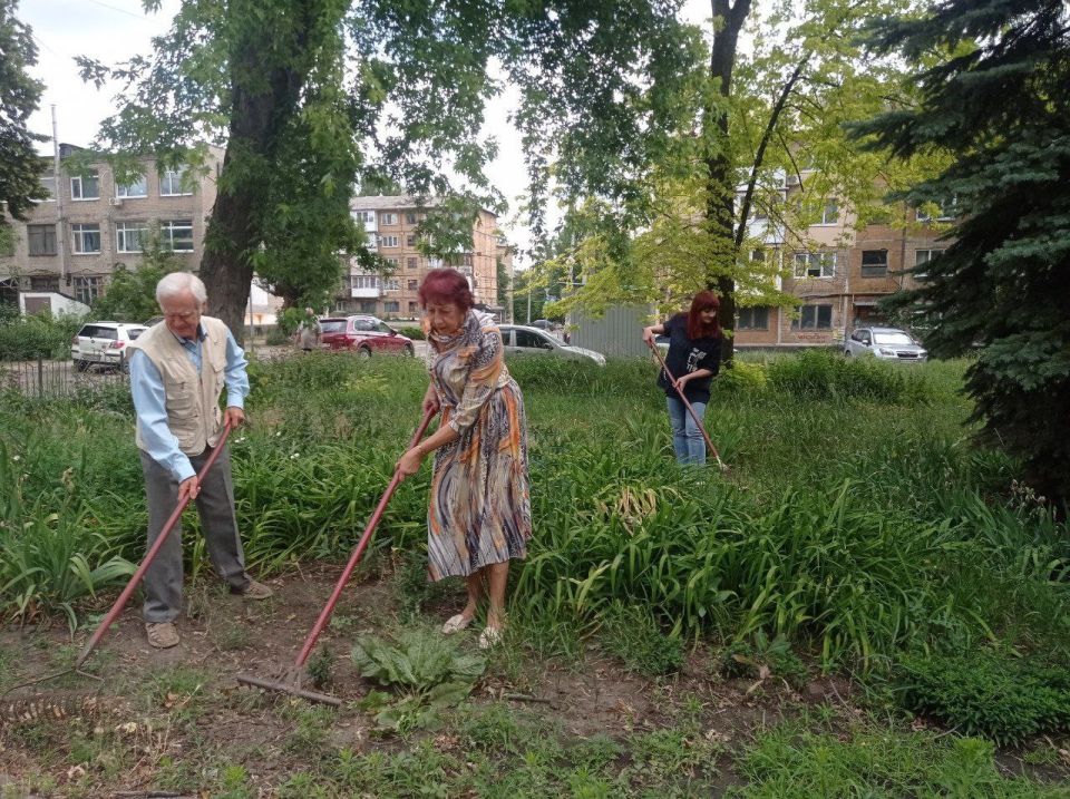 В Кировском внутригородском районе прошел субботник В Кировском внутригородском районе прошел субботник