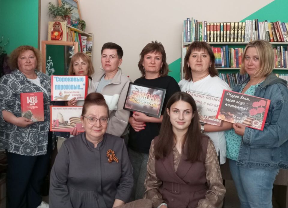 В преддверии Дня памяти и скорби в рамках партийного проекта #ИсторическаяПамять в Центральной библиотеке прошёл исторический квиз "Сороковые пороховые", посвященный 80-летию Победы в Великой Отечественной войне В преддверии Дня памяти и скорби в рамках партийного проекта #ИсторическаяПамять в Центральной библиотеке прошёл исторический квиз "Сороковые пороховые", посвященный 80-летию Победы в Великой Отечественной войне