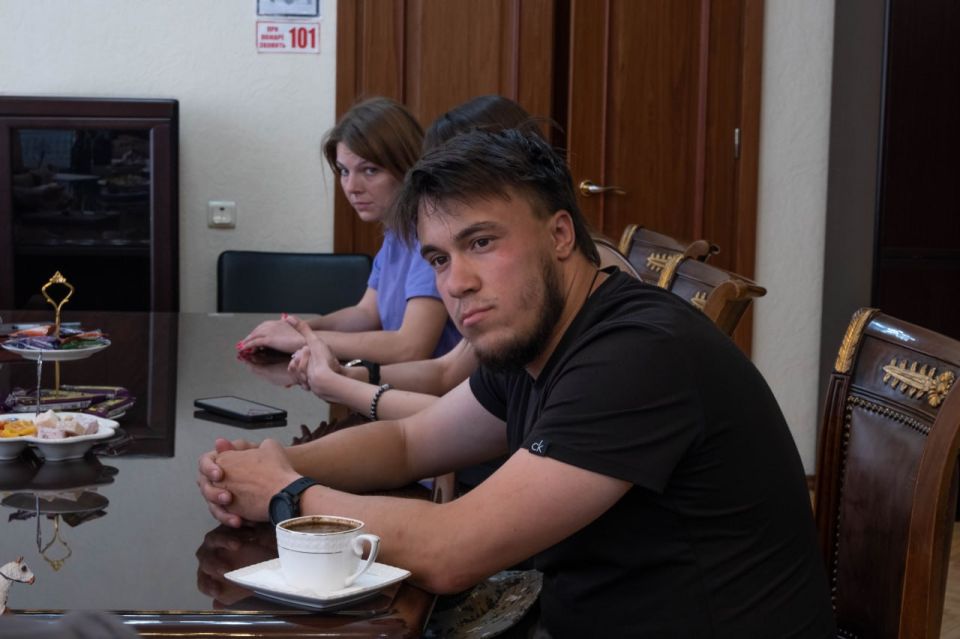 Провёл приём граждан, где обсудили наиболее волнующие наших жителей вопросы Провёл приём граждан, где обсудили наиболее волнующие наших жителей вопросы