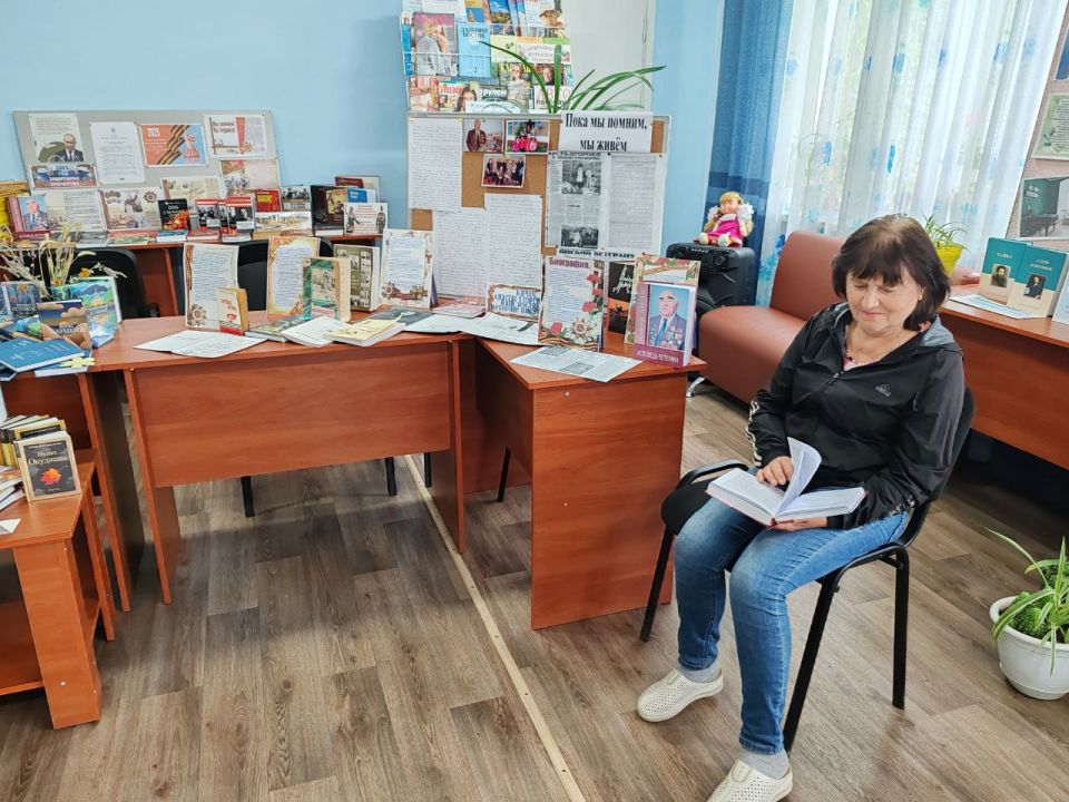 Ко Дню памяти и скорби (22 июня) Мироновская поселковая библиотека подготовила для своих посетителей выставку-панораму «Пока мы помним, мы живем» ,посвященную жизни и творчеству нашего земляка - Кичику А. Г., участнику... Ко Дню памяти и скорби (22 июня) Мироновская поселковая библиотека подготовила для своих посетителей выставку-панораму «Пока мы помним, мы живем» ,посвященную жизни и творчеству нашего земляка - Кичику А. Г., участнику...
