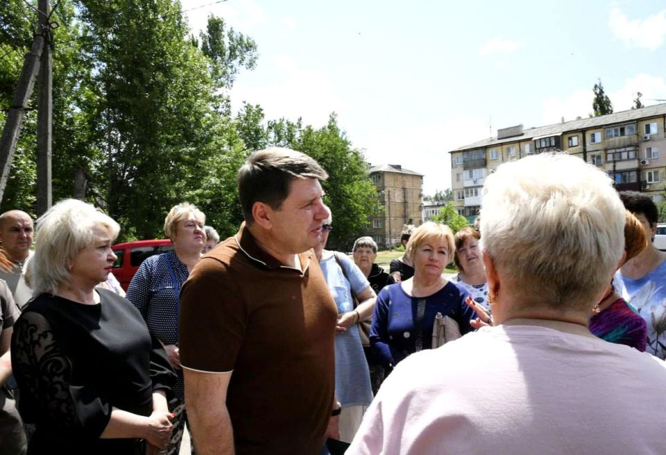 Владислав Ключаров: Выехал на встречу с жителями квартала Металлург Владислав Ключаров: Выехал на встречу с жителями квартала Металлург