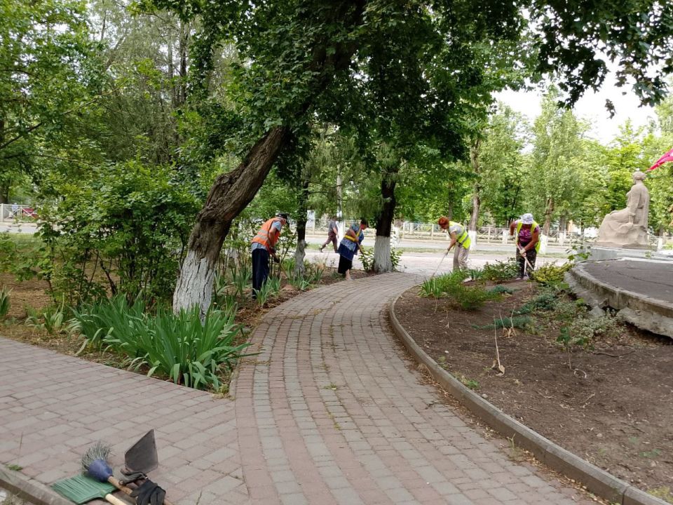 Борис Трима: МБУ «Службой благоустройства ВЕКТОР» в Мангушском муниципальном округе ведутся работы по покосу сорных и карантинных трав, уборке побережья от мусора, благоустройству детских площадок и памятных мест... Борис Трима: МБУ «Службой благоустройства ВЕКТОР» в Мангушском муниципальном округе ведутся работы по покосу сорных и карантинных трав, уборке побережья от мусора, благоустройству детских площадок и памятных мест...