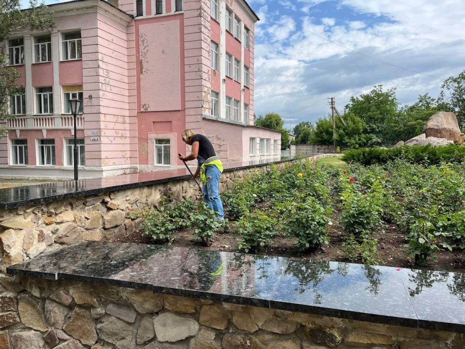 МУП «Простор» ежедневно выполняет все необходимые работы по содержанию городских улиц МУП «Простор» ежедневно выполняет все необходимые работы по содержанию городских улиц