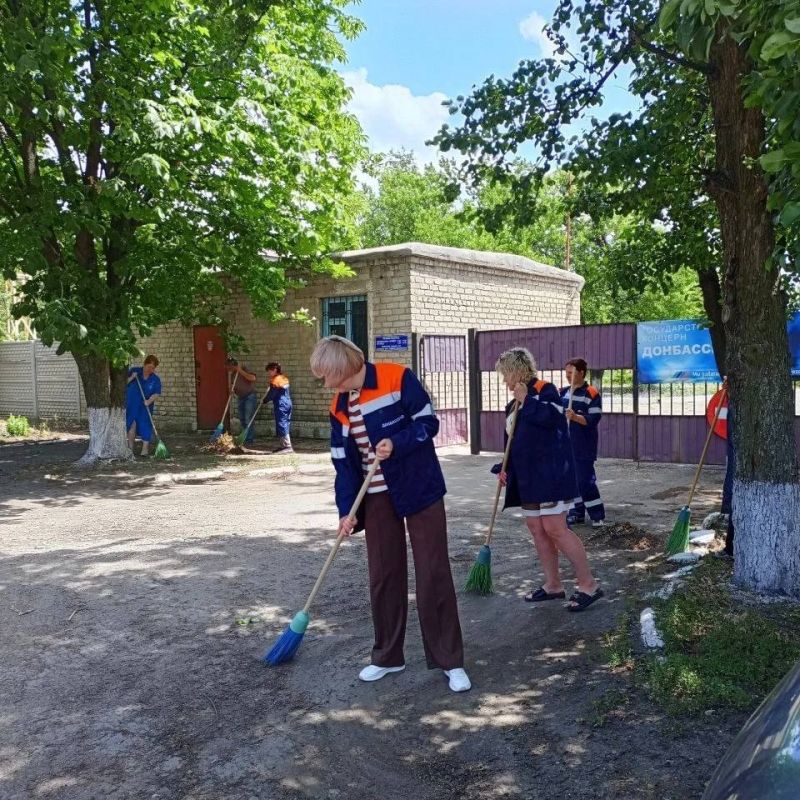 В Кировском прошел очередной субботник В Кировском прошел очередной субботник