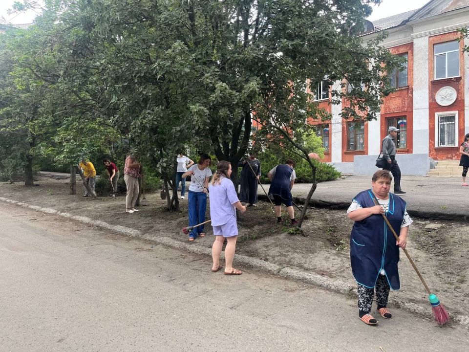 В Кировском внутригородском районе прошел субботник В Кировском внутригородском районе прошел субботник