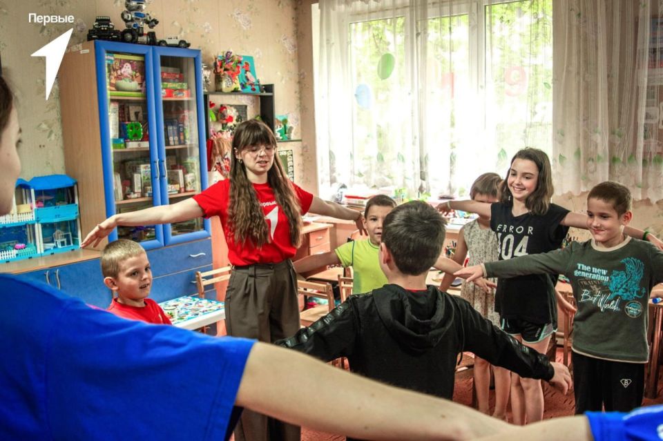 Активисты «Движения Первых» провели игровую программу для воспитанников социального центра Активисты «Движения Первых» провели игровую программу для воспитанников социального центра