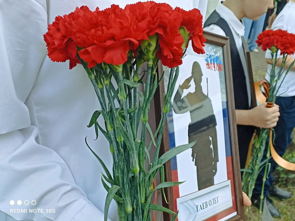 Юрий Будрин: В Кировском районе города Донецка в преддверии Дня Памяти и Скорби, ГБОУ «Школа № 80 г. о. Донецк» совместно с членами семей погибших участников СВО, гостями мероприятия - депутатом Народного Совета ДНР... Юрий Будрин: В Кировском районе города Донецка в преддверии Дня Памяти и Скорби, ГБОУ «Школа № 80 г. о. Донецк» совместно с членами семей погибших участников СВО, гостями мероприятия - депутатом Народного Совета ДНР...