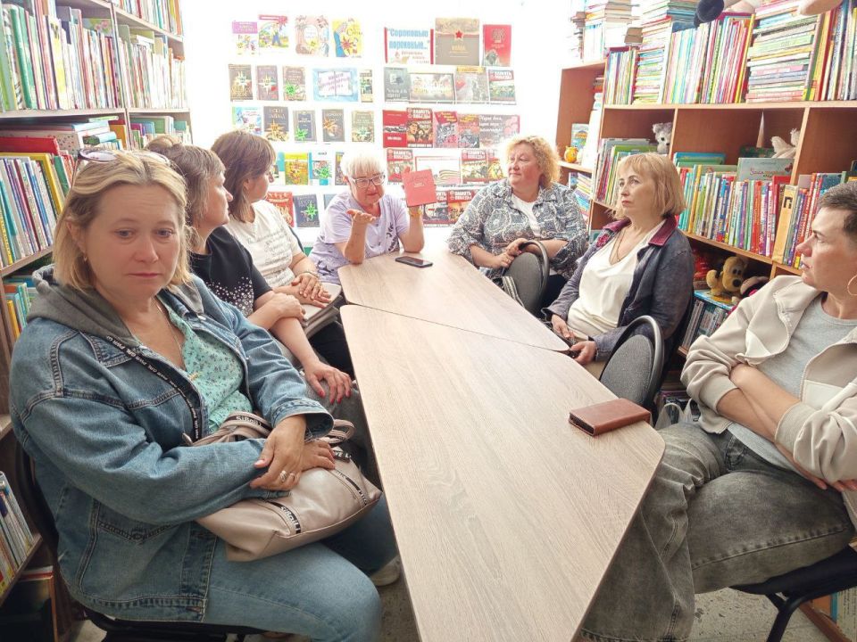 В преддверии Дня памяти и скорби в рамках партийного проекта #ИсторическаяПамять в Центральной библиотеке прошёл исторический квиз "Сороковые пороховые", посвященный 80-летию Победы в Великой Отечественной войне В преддверии Дня памяти и скорби в рамках партийного проекта #ИсторическаяПамять в Центральной библиотеке прошёл исторический квиз "Сороковые пороховые", посвященный 80-летию Победы в Великой Отечественной войне