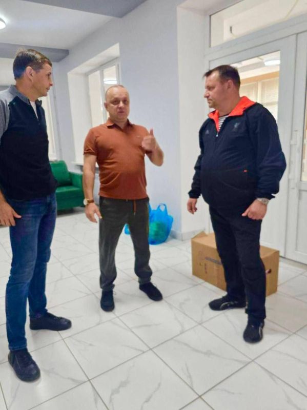 Представители Хакасии посетили социальный центр в Горловке Представители Хакасии посетили социальный центр в Горловке