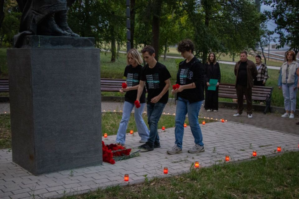 Алексей Дорофеев: Сегодня, в канун 84-й годовщины начала Великой Отечественной войны, принял участие в митинге-реквиеме у мемориала «Памяти павшим» Алексей Дорофеев: Сегодня, в канун 84-й годовщины начала Великой Отечественной войны, принял участие в митинге-реквиеме у мемориала «Памяти павшим»