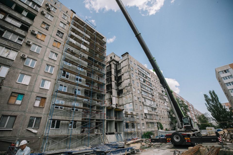Помимо заботы о социальной сфере Санкт-Петербург также уделяет внимание восстановлению нашего жилого фонда Помимо заботы о социальной сфере Санкт-Петербург также уделяет внимание восстановлению нашего жилого фонда