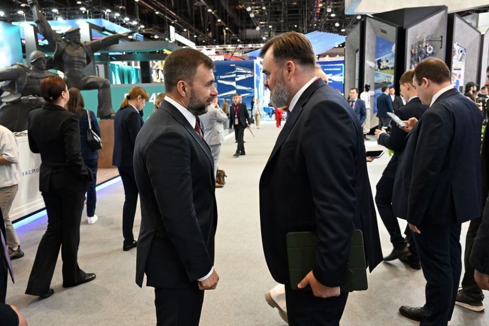 Александр Подгорный: 53 млрд инвестиций в экономику, строительство жилья и новые рабочие места: итоги ПМЭФ-25 для жителей Республики Александр Подгорный: 53 млрд инвестиций в экономику, строительство жилья и новые рабочие места: итоги ПМЭФ-25 для жителей Республики