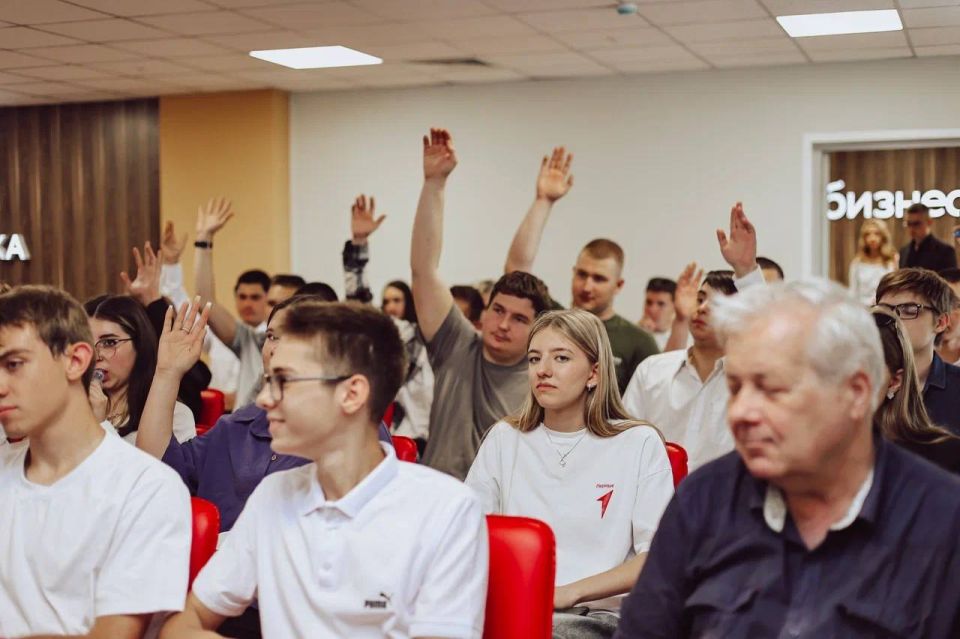 Трудоустройство молодежи: от слов к реальным решениям Трудоустройство молодежи: от слов к реальным решениям