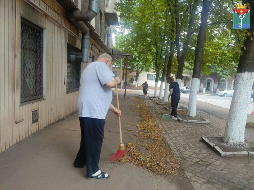 Краснолиманцы проявив инициативу провели субботник Краснолиманцы проявив инициативу провели субботник