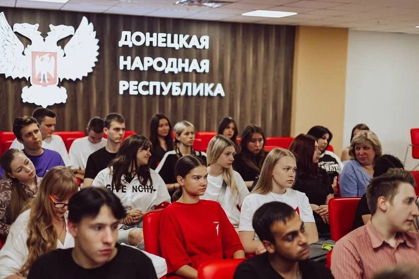 Молодежь ДНР приняла участие в стратегической сессии по трудоустройству Молодежь ДНР приняла участие в стратегической сессии по трудоустройству
