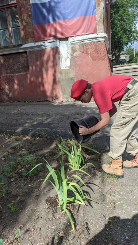 Юрий Будрин: Цветы Памяти В Кировском районе города Донецка в преддверии Дня Памяти и Скорби... Юрий Будрин: Цветы Памяти В Кировском районе города Донецка в преддверии Дня Памяти и Скорби...