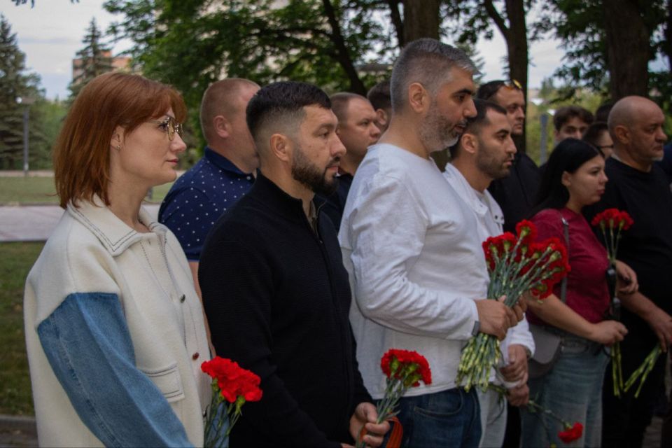 Алексей Дорофеев: Сегодня, в канун 84-й годовщины начала Великой Отечественной войны, принял участие в митинге-реквиеме у мемориала «Памяти павшим» Алексей Дорофеев: Сегодня, в канун 84-й годовщины начала Великой Отечественной войны, принял участие в митинге-реквиеме у мемориала «Памяти павшим»