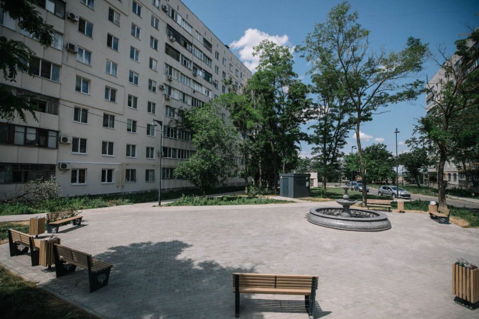 Помимо заботы о социальной сфере Санкт-Петербург также уделяет внимание восстановлению нашего жилого фонда Помимо заботы о социальной сфере Санкт-Петербург также уделяет внимание восстановлению нашего жилого фонда