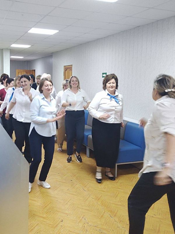 Производственная гимнастика и лекция о пользе физической культуры в рамках месячника «Спортивный Донбасс» Производственная гимнастика и лекция о пользе физической культуры в рамках месячника «Спортивный Донбасс»