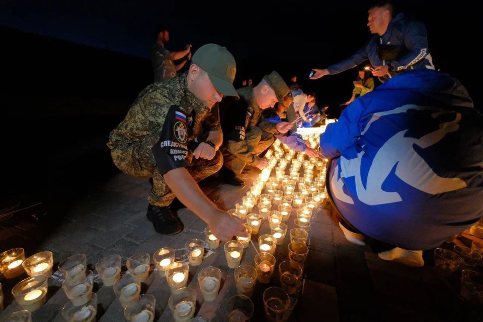 2 800 свечей памяти. В Донецке накануне Дня памяти и скорби активисты ОД ДР, партийцы Единой России и Волонтеры Победы приняли участие в акции «Огненные картины войны» 2 800 свечей памяти. В Донецке накануне Дня памяти и скорби активисты ОД ДР, партийцы Единой России и Волонтеры Победы приняли участие в акции «Огненные картины войны»