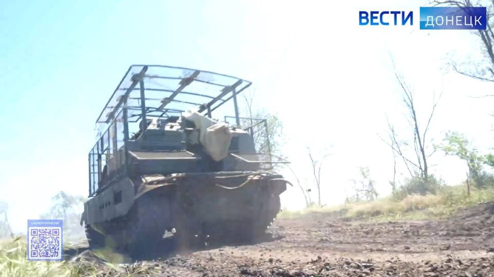 Боевая работа расчёта 152-мм самоходной гаубицы 2С19 «Мста-С» с «элегантной» антидроновой защитой группировки войск «Восток» на Южно-Донецком направлении Боевая работа расчёта 152-мм самоходной гаубицы 2С19 «Мста-С» с «элегантной» антидроновой защитой группировки войск «Восток» на Южно-Донецком направлении