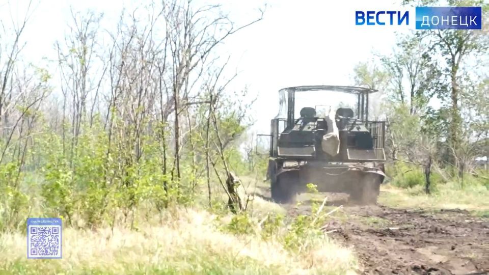 Боевая работа расчёта 152-мм самоходной гаубицы 2С19 «Мста-С» с «элегантной» антидроновой защитой группировки войск «Восток» на Южно-Донецком направлении Боевая работа расчёта 152-мм самоходной гаубицы 2С19 «Мста-С» с «элегантной» антидроновой защитой группировки войск «Восток» на Южно-Донецком направлении