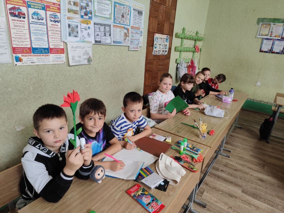 В пришкольном лагере "Дружба" ГБОУ "Школа 11 г. о. Торез" прошел День памяти и скорби В пришкольном лагере "Дружба" ГБОУ "Школа 11 г. о. Торез" прошел День памяти и скорби