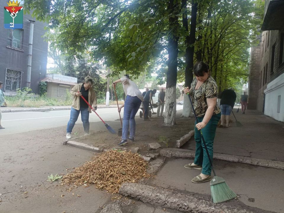 Краснолиманцы проявив инициативу провели субботник Краснолиманцы проявив инициативу провели субботник