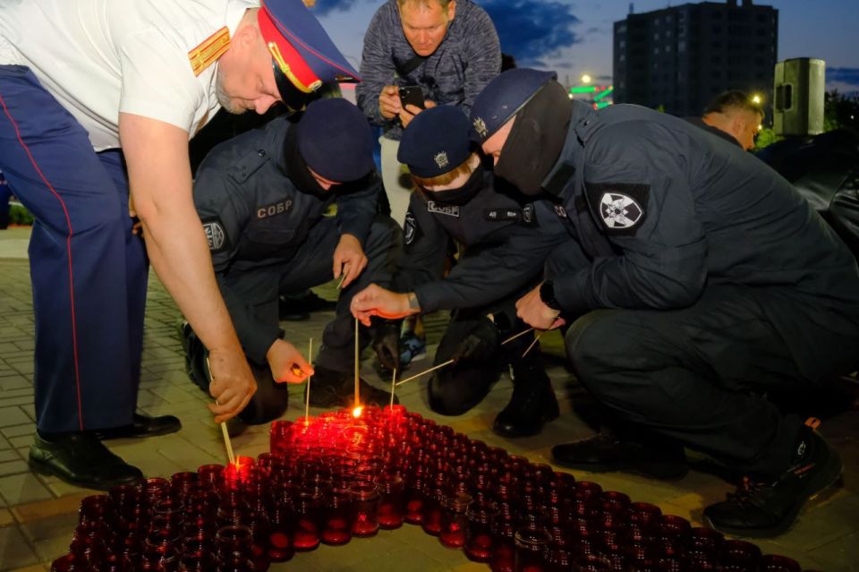Росгвардейцы приняли участие в мемориальной акции «Свеча памяти» в Мариуполе Росгвардейцы приняли участие в мемориальной акции «Свеча памяти» в Мариуполе