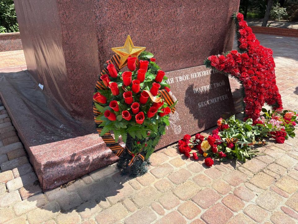 Наталья Великодная: В память о погибших героях Великой Отечественной войны в Тельманово приняла участие в возложении цветов у мемориала "Родина-Мать" Наталья Великодная: В память о погибших героях Великой Отечественной войны в Тельманово приняла участие в возложении цветов у мемориала "Родина-Мать"