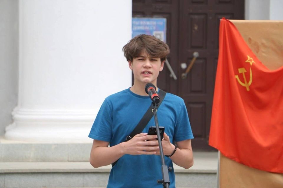 22 июня – День памяти и скорби , день, когда сердца замирают в безмолвной дани уважения к павшим в годы Великой Отечественной войны 22 июня – День памяти и скорби , день, когда сердца замирают в безмолвной дани уважения к павшим в годы Великой Отечественной войны