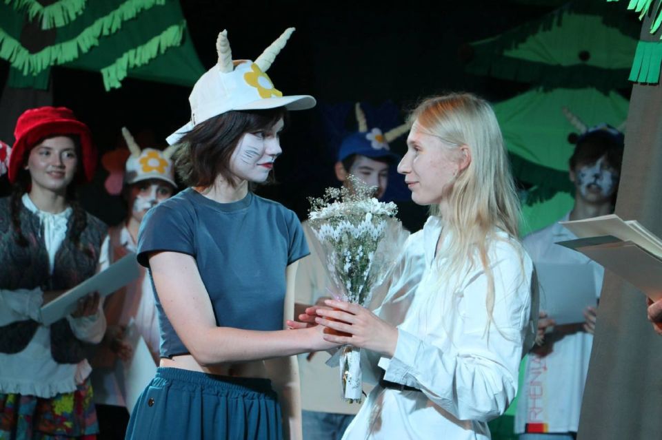 22 июня в Харцызском городском Дворце культуры развернулось настоящее театральное действо: народный театральный коллектив «Факел» и образцовый театральный коллектив «Браво» представили зрителям искрометный спектакль –... 22 июня в Харцызском городском Дворце культуры развернулось настоящее театральное действо: народный театральный коллектив «Факел» и образцовый театральный коллектив «Браво» представили зрителям искрометный спектакль –...