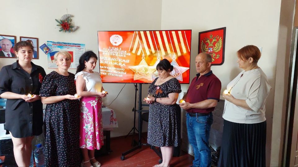 Ровно в 12:15 по московскому времени по всей России, Донецкой Народной Республики, по всему Волновахскому муниципальному округа была объявлена Общероссийская Минута молчания Ровно в 12:15 по московскому времени по всей России, Донецкой Народной Республики, по всему Волновахскому муниципальному округа была объявлена Общероссийская Минута молчания