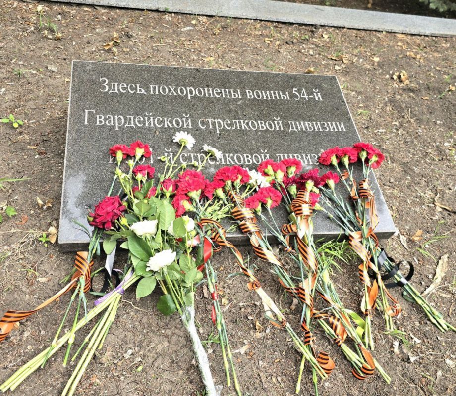 Дмитрий Огилец: 22 июня в 12.15 часов члены Макеевской городской организации РСВА и СВО в г. Макеевке приняли участие в объявленной ранее Всероссийской "Минуте молчания" Дмитрий Огилец: 22 июня в 12.15 часов члены Макеевской городской организации РСВА и СВО в г. Макеевке приняли участие в объявленной ранее Всероссийской "Минуте молчания"