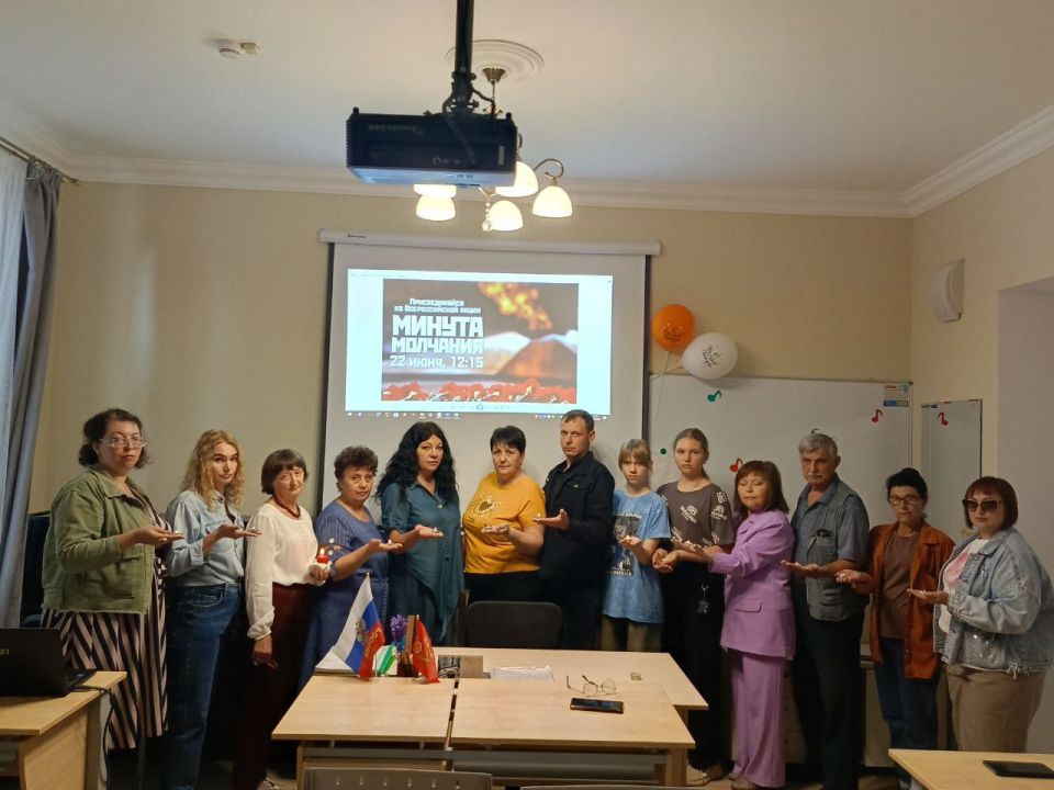 Преподавательский состав Волновахской детской школы искусств присоединяется ко Всероссийской акции МИНУТА МОЛЧАНИЯ Преподавательский состав Волновахской детской школы искусств присоединяется ко Всероссийской акции МИНУТА МОЛЧАНИЯ