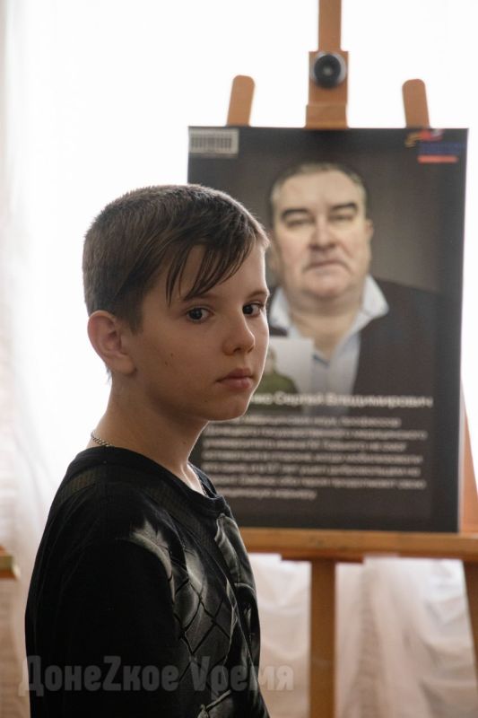 Воспитавшие героев: в Донецке открыли выставку, посвященную отцам защитников ДНР Воспитавшие героев: в Донецке открыли выставку, посвященную отцам защитников ДНР