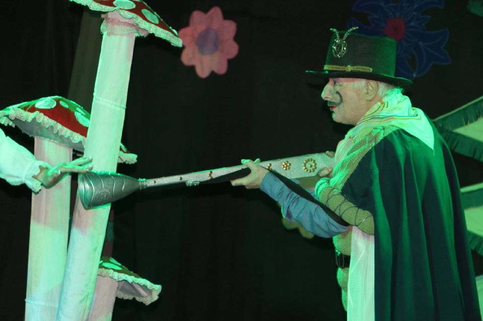 22 июня в Харцызском городском Дворце культуры развернулось настоящее театральное действо: народный театральный коллектив «Факел» и образцовый театральный коллектив «Браво» представили зрителям искрометный спектакль –... 22 июня в Харцызском городском Дворце культуры развернулось настоящее театральное действо: народный театральный коллектив «Факел» и образцовый театральный коллектив «Браво» представили зрителям искрометный спектакль –...