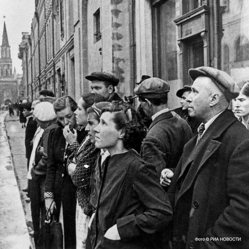 Лариса Толстыкина: 22 июня 1941 года на рассвете без объявления войны фашистская Германия напала на Советский Союз Лариса Толстыкина: 22 июня 1941 года на рассвете без объявления войны фашистская Германия напала на Советский Союз