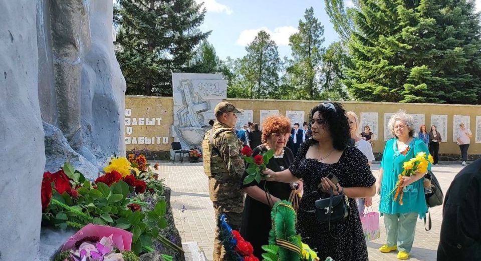 Будем помнить подвиг: День памяти и скорби в Докучаевске Будем помнить подвиг: День памяти и скорби в Докучаевске