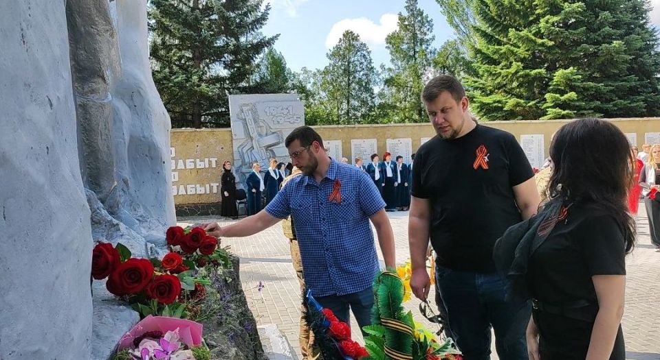 Будем помнить подвиг: День памяти и скорби в Докучаевске Будем помнить подвиг: День памяти и скорби в Докучаевске