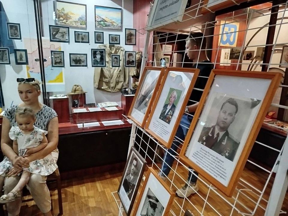 22 июня 2025 года фотовыставку "Нашу память не стереть годами" созданную из фондов музея, которая была открыта ко Дню начала Великой Отечественной войны посетили ребята Народной Дружины Харцызска и Молодой Республики, жители... 22 июня 2025 года фотовыставку "Нашу память не стереть годами" созданную из фондов музея, которая была открыта ко Дню начала Великой Отечественной войны посетили ребята Народной Дружины Харцызска и Молодой Республики, жители...