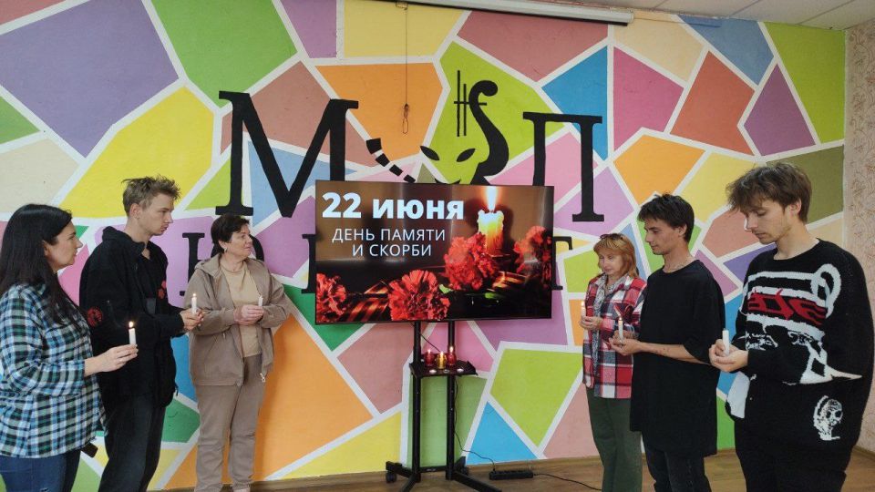 Ровно в 12:15 по московскому времени по всей России, Донецкой Народной Республики, по всему Волновахскому муниципальному округа была объявлена Общероссийская Минута молчания Ровно в 12:15 по московскому времени по всей России, Донецкой Народной Республики, по всему Волновахскому муниципальному округа была объявлена Общероссийская Минута молчания