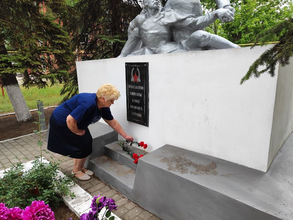 В Горняцком районе состоялась акция «Нам не дано забыть» В Горняцком районе состоялась акция «Нам не дано забыть»