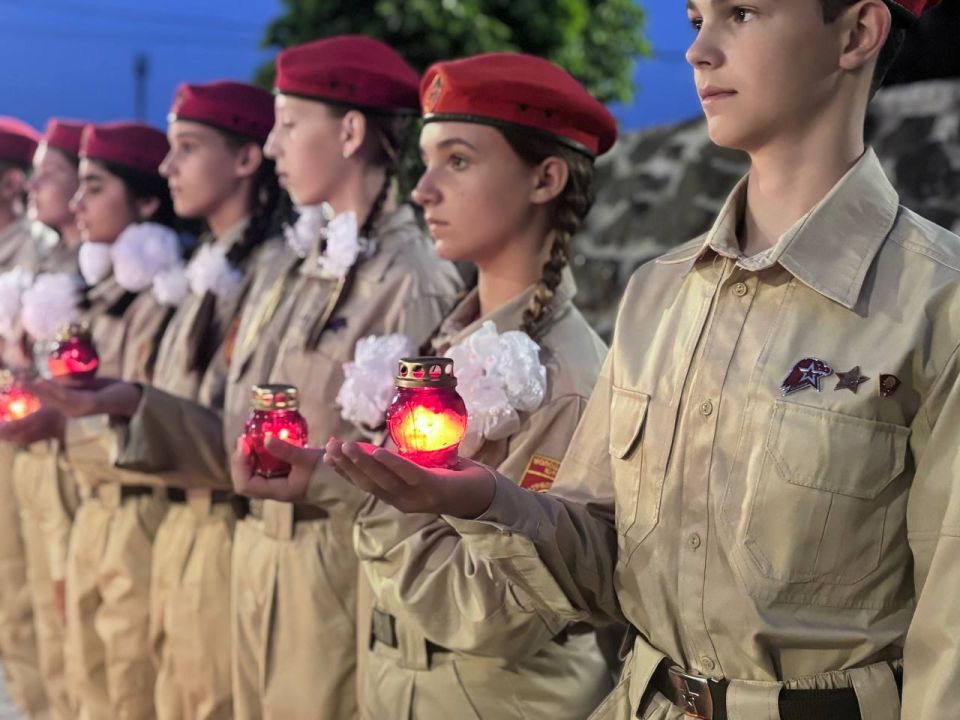 В День памяти и скорби в Парке Освободителей г. Волноваха состоялась значимая акция под названием «Огненные картины войны», организованная по инициативе партии «Единая Россия» В День памяти и скорби в Парке Освободителей г. Волноваха состоялась значимая акция под названием «Огненные картины войны», организованная по инициативе партии «Единая Россия»